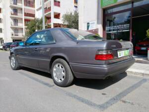Immagine 3/35 di Mercedes-Benz E 200 (1995)