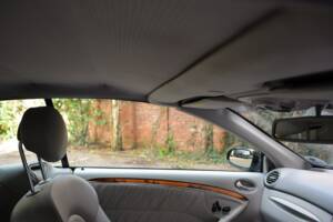 Image 39/49 of Mercedes-Benz CLK 500 (2004)