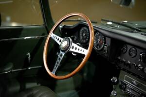 Image 28/50 de Jaguar Type E 4.2 (1966)