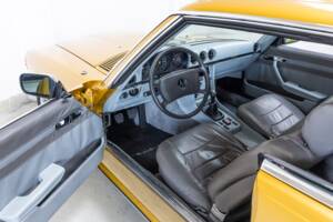 Image 8/32 of Mercedes-Benz 350 SLC (1971)