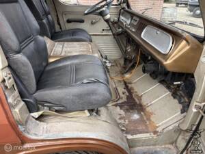 Image 13/50 of Chevrolet G-10 Van (1965)