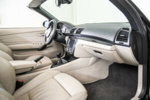 Image 12/50 of BMW 125i (2008)