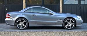 Image 16/50 of Mercedes-Benz SL 500 (2008)