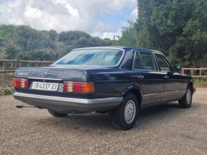 Image 5/8 of Mercedes-Benz 500 SEL (1984)