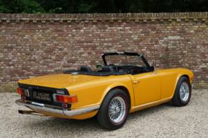 Image 14/50 of Triumph TR 6 (1971)