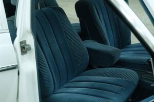 Bild 43/50 von Mercedes-Benz 230 (1977)