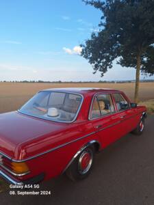 Bild 4/20 von Mercedes-Benz 200 (1982)