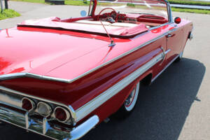 Image 10/31 of Chevrolet Impala Convertible (1960)