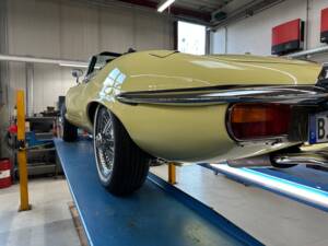 Image 14/74 de Jaguar Type E V12 (1973)