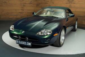 Image 2/19 de Jaguar XK8 4.0 (1998)