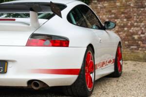 Immagine 37/50 di Porsche 911 GT3 RS (2004)