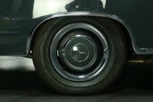 Bild 48/49 von Mercedes-Benz 220 SE (1960)