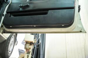 Image 44/50 of Volvo 740 GL (1987)
