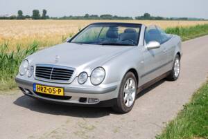 Image 5/46 of Mercedes-Benz CLK 200 (1999)
