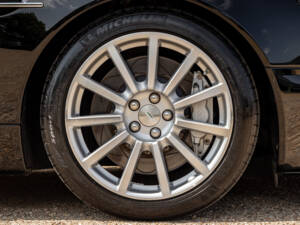 Image 7/56 of Aston Martin V12 Vanquish S (2005)
