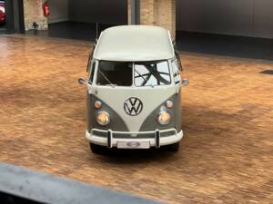 Image 4/36 of Volkswagen T1 minibus (1963)