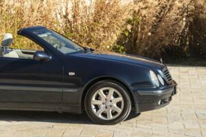 Bild 13/50 von Mercedes-Benz CLK 230 Kompressor (2002)