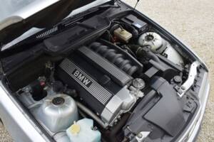 Image 39/46 of BMW 320i (1995)
