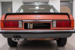 Image 28/89 of Mercedes-Benz 500 SLC (1980)
