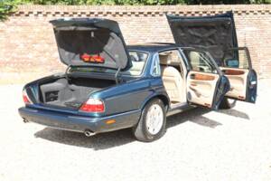 Bild 40/50 von Jaguar XJ 8 4.0 Executive (2001)