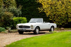 Image 14/50 of Mercedes-Benz 280 SL (1968)