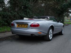Image 6/19 of Jaguar XK8 4.0 (2001)