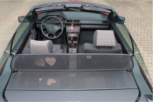 Bild 8/14 von Mercedes-Benz E 220 (1994)