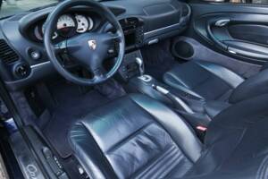 Image 24/50 of Porsche 911 Carrera 4S (2004)