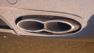 Immagine 54/68 di Bentley Flying Spur V8 S (2017)