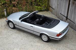 Image 10/46 of BMW 320i (1995)
