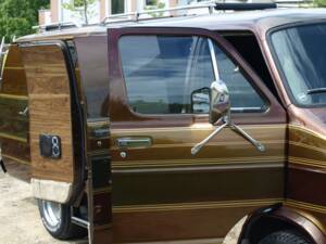 Immagine 105/143 di Dodge B 200 Sportsman (1978)