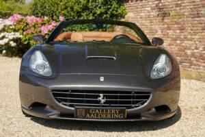 Bild 4/50 von Ferrari California (2010)