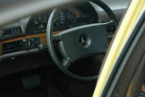 Bild 37/50 von Mercedes-Benz 380 SE (1983)