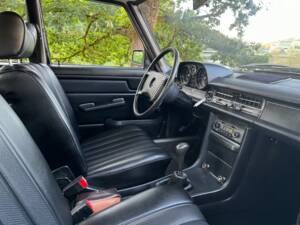 Imagen 27/28 de Mercedes-Benz 200 (1975)