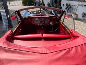 Image 26/37 de Jaguar XK 120 DHC (1954)