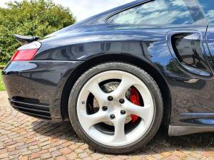 Image 17/20 of Porsche 911 Turbo (2001)