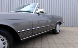 Image 40/96 of Mercedes-Benz 560 SL (1987)