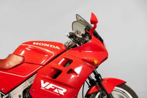 Image 32/50 of Honda VFR 750R RC 30 (1988)