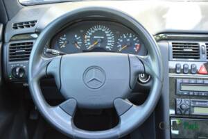 Image 32/50 de Mercedes-Benz E 50 AMG (1996)