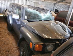 Image 7/8 of Hummer H3 (2008)