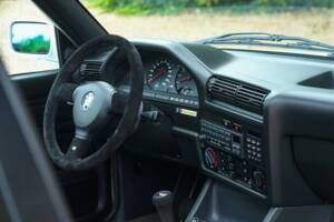 Image 49/50 of BMW M3 (1990)