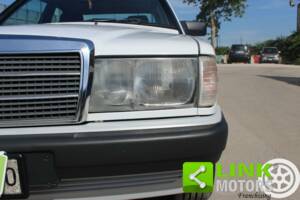 Immagine 10/10 di Mercedes-Benz 190 E (1989)
