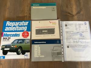 Image 27/33 of Mercedes-Benz 230 TE (1984)