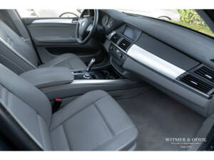 Image 9/34 of BMW X5 xDrive48i (2006)