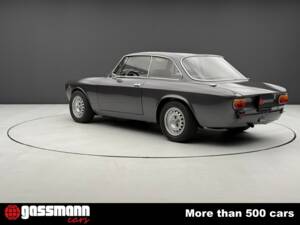 Bild 8/15 von Alfa Romeo Giulia GT 1300 Junior (1973)