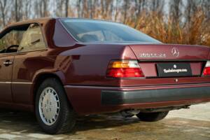 Image 12/50 of Mercedes-Benz 300 CE-24 (1991)