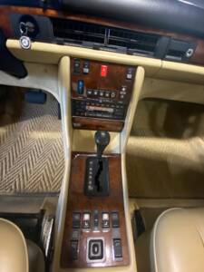 Image 23/63 of Mercedes-Benz 500 SEC (1984)