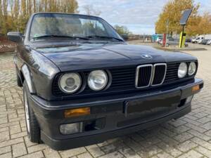 Image 4/8 of BMW 318i (1991)