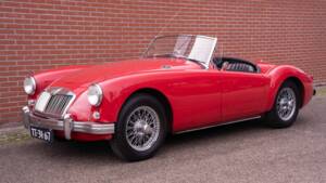 Image 3/8 of MG MGA 1500 (1956)