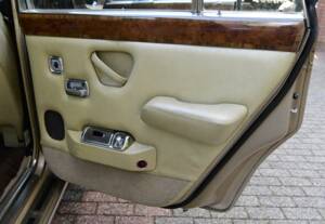 Image 31/50 of Rolls-Royce Silver Shadow II (1977)